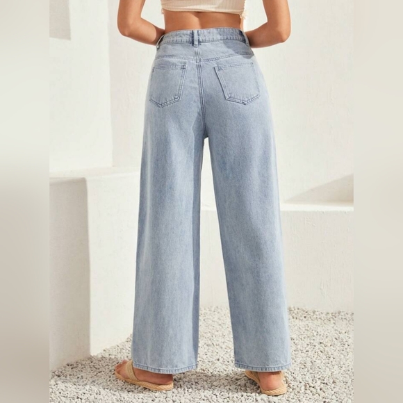 NWOT High Waist Light Wash Hem Detail Jeans | Size 26 - Picture 2 of 8